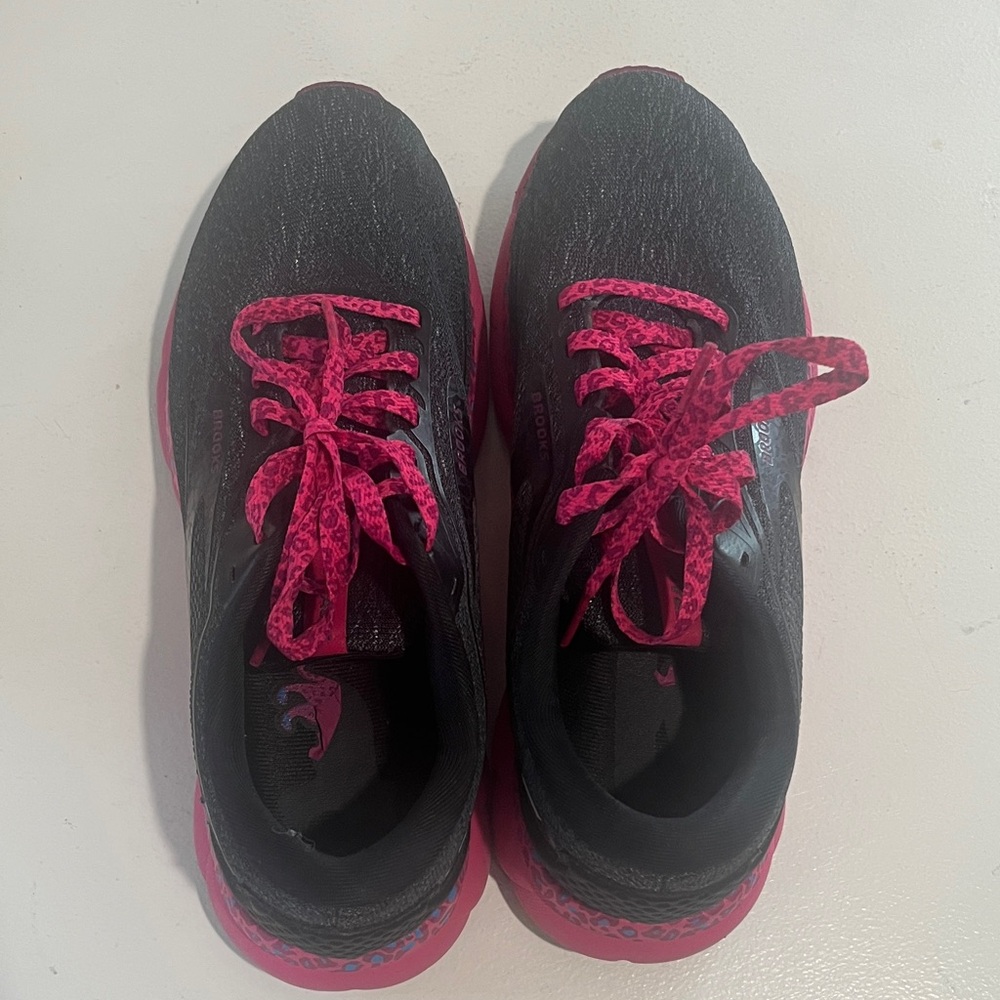 Brooks Women's Black and Pink Athletic Shoes